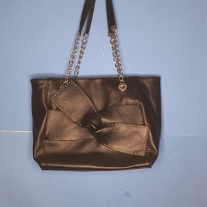 JESSICA SIMPSON TWISTED BOW SATCHEL